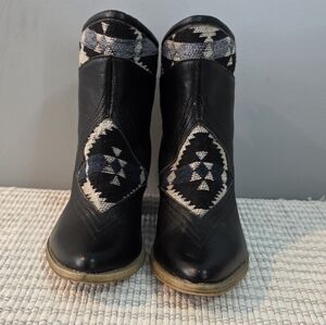 Sbicca Black and Cream Patterned Ankle Boots